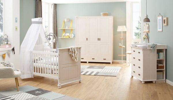OTTO home Babyzimmer-Komplettset "Aimo", Landhausstil, stabile Qualität, edles Design, Messinggriffe, (Set, 3-tlg, Kinderbett, Schrank, Wickelkommode), aus Massivholz, FSC®-Holz aus gewissenhaft bewirtschafteten Wäldern