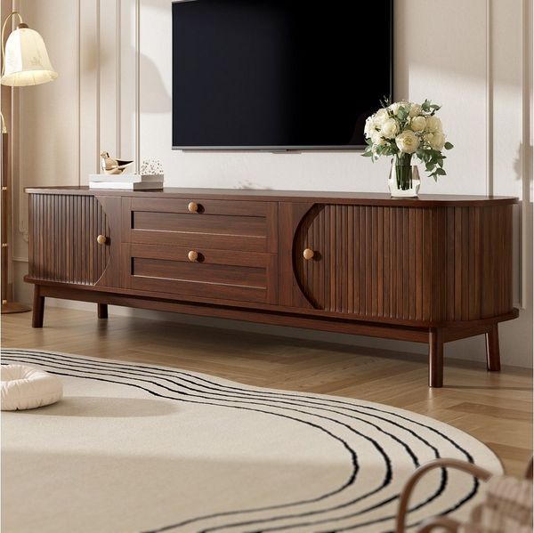 Merax TV-Schrank in Holzoptik mit Lamellentüren & abgerundeten Ecken (1-St) TV-Lowboard mit 2 Schubladen,2 Schiebetüren & Holzbeinen,170x39,5x46cm