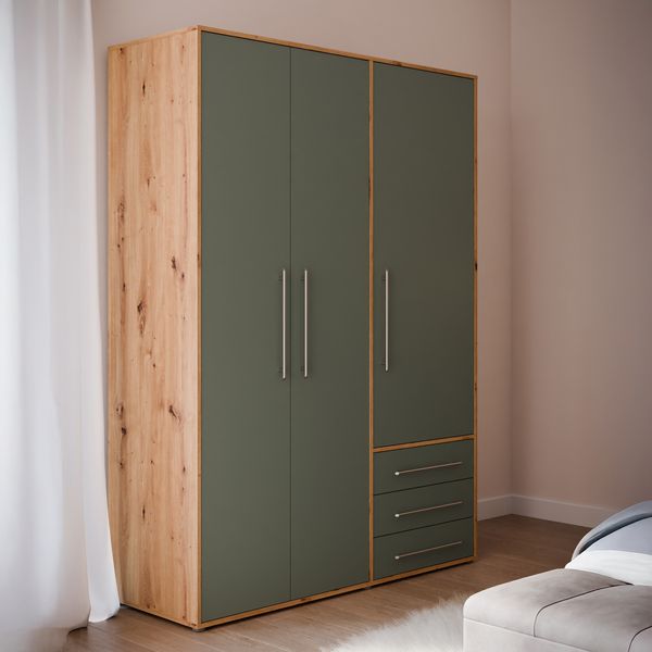Forte MOKKARIS Kleiderschrank 140 150, 3-türig, 2 Schubladen, Einglegeböden, Kleiderstange, Holzwerkstoff, Sonoma Eiche Holzdekor / Salbei, 144,4 cm breit x 200,1 cm hoch x 52,7 cm tief