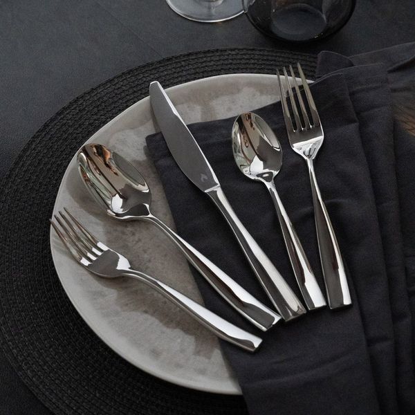 LIVINA HOME Besteck-Set Modernes Besteck Set 30 teilig, Essbesteck Geschirr Besteckset (30-tlg), 6 Personen, Set für 6 Personen, Spülmaschinenfest Besteck, Valentinstag Sale!