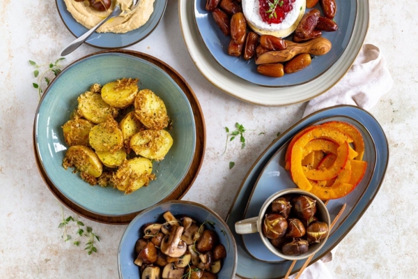 4er Teller Set mit filigranem Linienspiel und edler Glasur, Speiseteller aus Keramik in modernem Vintage Look; Türkis / Grün Bild 2