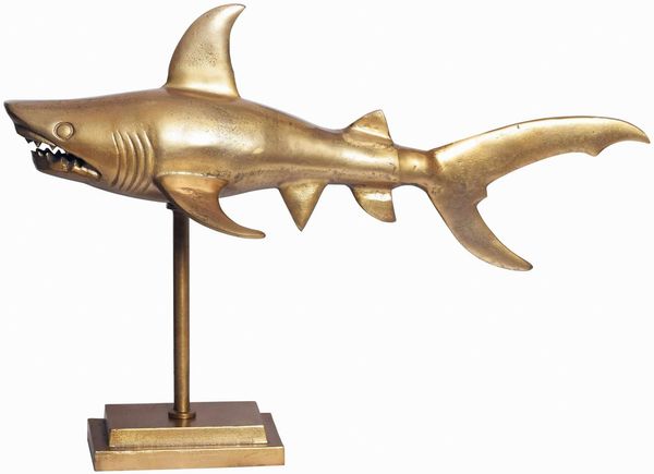 Dekofigur Hai Aluminium Gold Maritim 70 cm mit Sockel