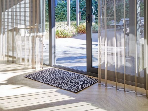 MD Entree Fußmatte Universal Teppichmatte Wohnteppich, rechteckig, Höhe: 8 mm, bei 30° waschbar, anti-rutsch, 67 x 120 cm, Safari Leo, beige