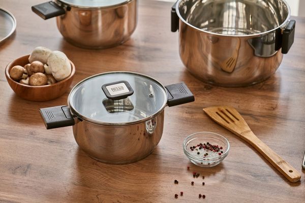 RESTO Kitchenware Kochtopf Anser, energiesparend und spülmaschinenfest, im Geschenkkarton, Edelstahl 18/10 (2-tlg), Geeignet für alle Herdarten, auch Induktion, mit klappbaren Griffen