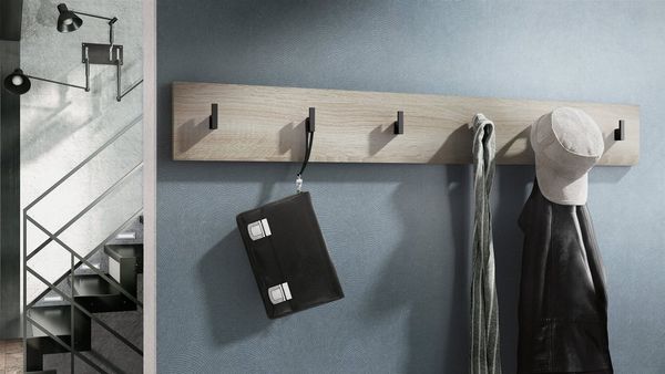 Vladon Garderobenpaneel Linea V1 (Wandgarderobe, mit 6 Kleiderhaken), Eiche sägerau (110,5 x 14,5 x 3,5 cm)