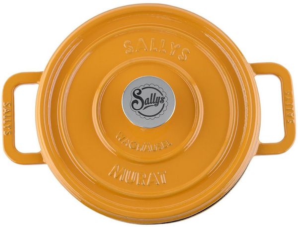 Sallys Bräter Vielseitiger Gusseisentopf Murat, perfekt zum Schmoren & Brotbacken, Vollgusseisen mit hochwertiger Emaille-Beschichtung (inklusive Kochheft, gleichmäßige Wärmeverteilung & ofenfest bis 250 °C), Mittlere Größe – Ø 22 cm / 2,2 l