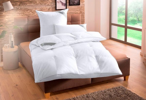 Balette 135 Jahre Federbettdecke Lena, Füllung: 100% Federn, Bezug: 100% Baumwolle, Bettdecke in 135x200 cm und weiteren Größen, für Winter geeignet