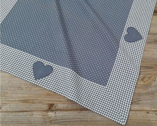 matches21 HOME & HOBBY Tischdecke Tischdecke LINA Landhaus Herz blau, 100 % Baumwolle, in 70x70 cm (1-tlg), Pflegeleicht waschbar bis 30° Grad