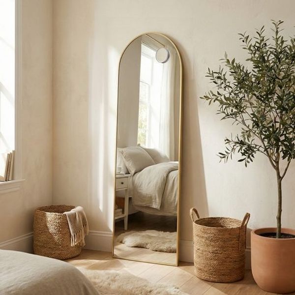 SONGMICS Ganzkörperspiegel, 150 x 40 cm, gewölbter Standspiegel, Rahmen aus Aluminiumlegierung, Hartglas, für Schlafzimmer, Wohnzimmer, Garderobe, blassgold