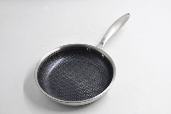 EDS Edelstahlpfanne PARMA 20 cm mit Wabenboden – hochwertige Bratpfanne für alle Herdarten inkl. Induktion, langlebig, hitzebeständig und ideal für tägliches Kochen