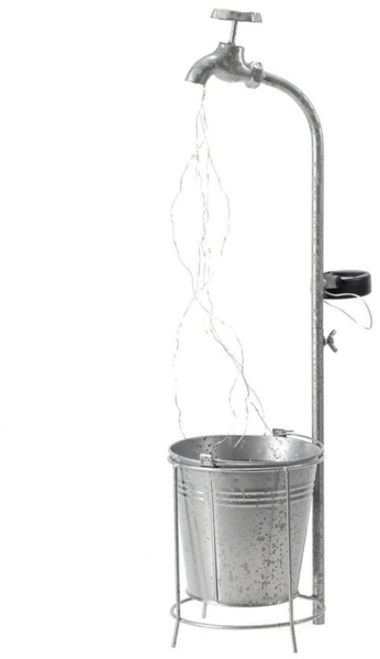 IC Gardenstyle LED-Dekofigur Solar Deko Wasserhahn aus Metall mit Lichterbündel, Vintage-Look, Lichteffekt, ca. 61,5 cm hoch, mit Blumentopf