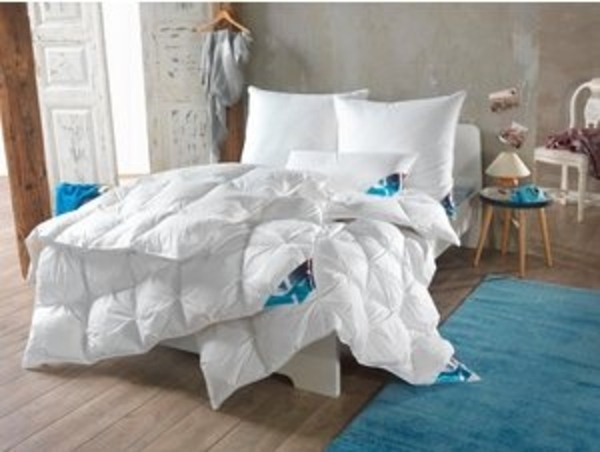 Haeussling Daunenbettdecke Hygge Home, Bettdecken für Sommer und Winter, Ganzjahresdecke, Decke, Füllung: weiße, neue 90% Daunen und 10% Federn, Kl. 1, Bezug: 100% Baumwolle, Bettdecke 135x200 cm, 155x220 cm & weitere Größen Bild 6