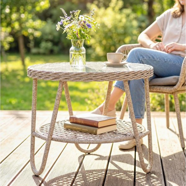 Outsunny Gartentisch Couchtisch mit Ablage gehärteter Glasplatte verstellbaren Füßen (2-stöckiger Kaffeetisch, 1-St, Beistelltisch aus Polyrattan), für Garten Terrasse Balkon, 65 x 65 x 50 cm Gelb