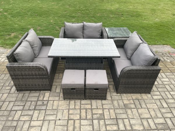 Fimous Rattan Garten Outdoor Möbel Set Patio Einstellbarer Aufsteigenderr Esstisch mit Beistelltisch 2 Kleine Fußhocker