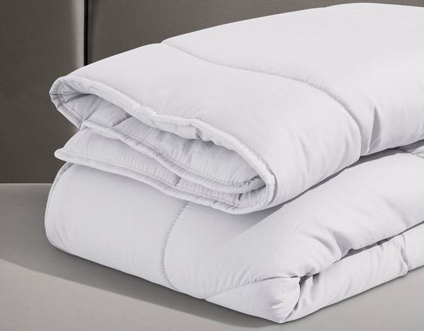OTTO home Microfaserbettdecke Microlux, Bettdecke 135x200 cm und Übergrößen bis 240x220cm, Füllung: Feuchtigkeitsregulierende 3D Klimafaser (Polyester), Bezug: Microfaser-Feinbatist, fest versteppter Bezug - keine Bettwäsche nötig, Sommer, Winter
