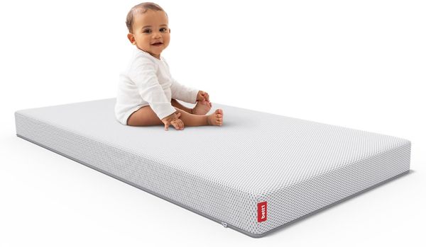 Bodyguard bett1 SuperBreeze Kindermatratze 70x140 cm für Neugeborene, Babys und Kleinkinder (Liegefläche bei 60 °C waschbar, rundum verstärkte Trittkante, Belüftungskanäle, QXSchaum, Oeko Tex 100)