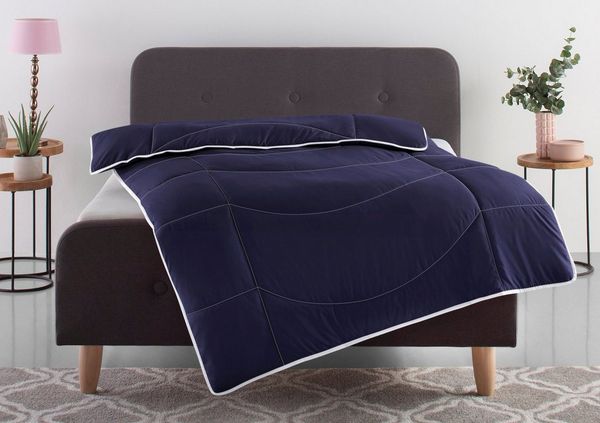 OTTO home Microfaserbettdecke Microlux, Bettdecke 135x200 cm und Übergrößen bis 240x220cm, Füllung: Feuchtigkeitsregulierende 3D Klimafaser (Polyester), Bezug: Microfaser-Feinbatist, fest versteppter Bezug - keine Bettwäsche nötig, Sommer, Winter