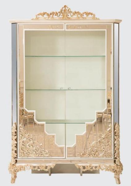 Casa Padrino Luxus Barock Vitrine Weiß / Gold - Handgefertigter Massivholz Vitrinenschrank mit 2 Türen - Prunkvolle Barock Möbel