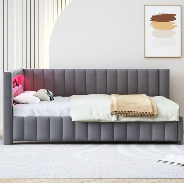 Polsterbett Schlafsofa 140x200 cm mit LED-Licht und USB-Anschluss, ohne Matratze