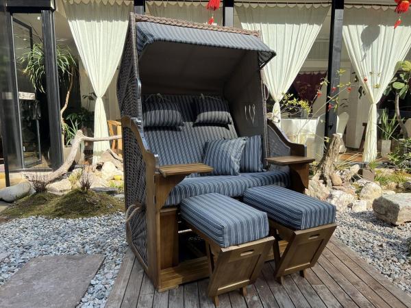 Wohnando Strandkorb Strandkorb "Nuuk", 115x80x174cm (BxTxH), (1-tlg), in Grau mit weißen Streifen, schöner 2-Sitzer