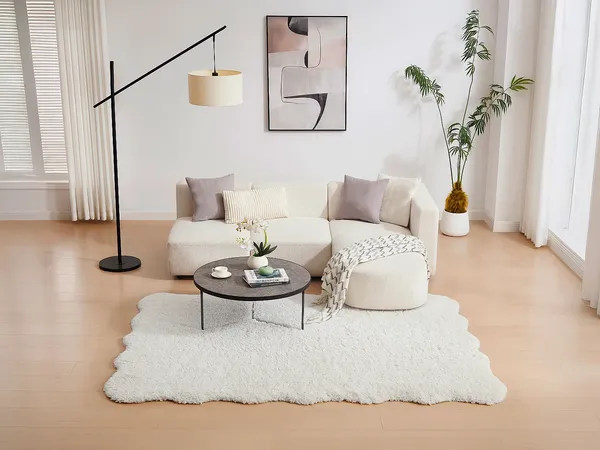 Vente-unique - Hochflorteppich mit wellenförmigen Rändern - 200 x 290 cm - Weiß - NERIDA