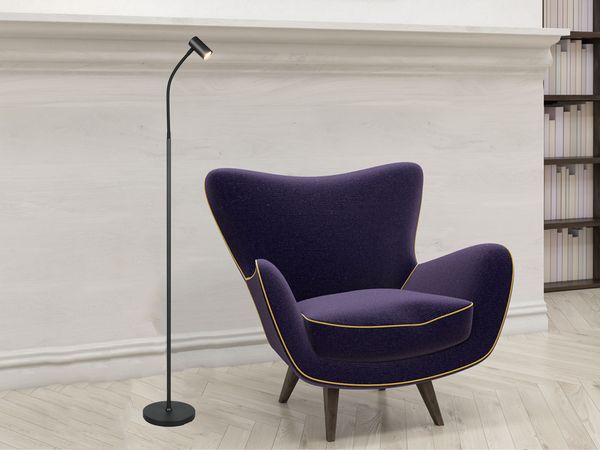 Schmale Stehlampe TARYN Schwarz mit flexibel einstellbarem Spot, Höhe 133,5cm
