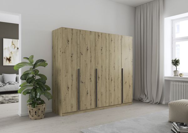 rauch Kleiderschrank Alba, Drehtürenschrank, Garderobenschrank, 5-türig, mit 4 Kleiderstangen, 5 Einlegeböden und Schubladeneinsatz, Farbe Eiche Artisan, Holz, Griffstange Grau metallic, Schwarz, 226x197x54cm