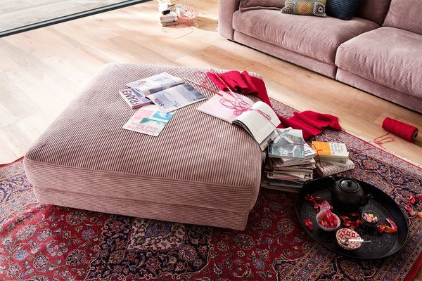 KAWOLA Big Hocker MADELINE Polsterhocker Cord rosa 43 x 120 x 120 cm