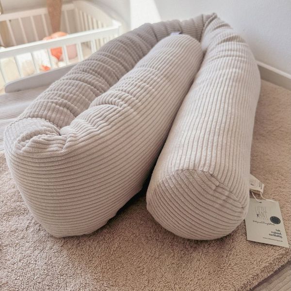 LittleANTunique Nestchenschlange Wickeltischumrandung I Bettschlange Cord beige I Babybettumrandung, kuschelig weich, Schutz vor harten Kanten oder Gitterstäben