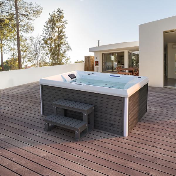 HOME DELUXE Outdoor Whirlpool mit Treppe und Thermoabdeckung STREAM 211 x 156 cm für 3 Personen