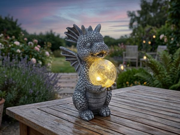 LED Solarleuchte, Drache mit Glaskugel, grau, H 27,5 cm
