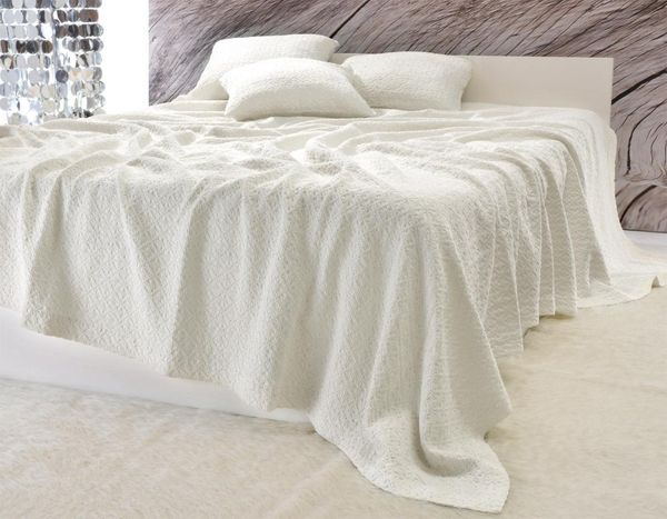 Wohnen und Accessoires GmbH & Co. KG Bettüberwurf Tagesdecke "Coimbra" - Kreuzstich Ornamente