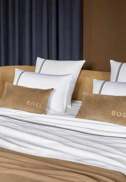 BOSS Home Bettwäsche BLINEA, Satin, 2 teilig, mit Label-Applikationen