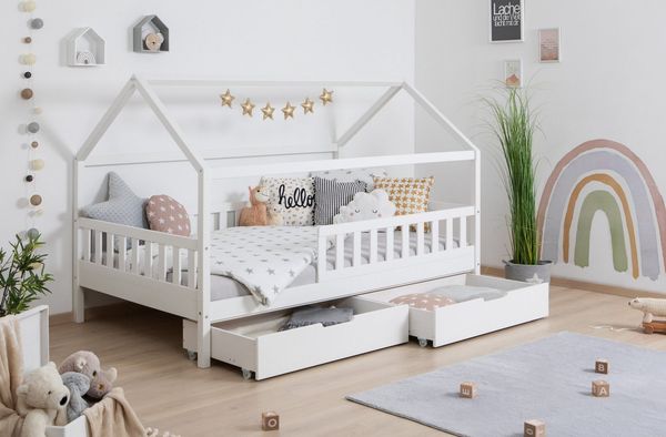 Ticaa Hausbett Kay mit Rausfallschutz und Schubkasten aus Kiefer, Kinderbett 140x200, inkl. Dach, mit Rollrost
