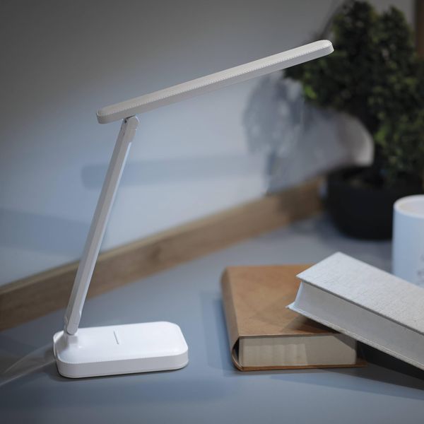 EMOS LED Akku-Tischlampe AMY 6W, Helligkeit 200lm, 800mAh Li-Ion Akku, max. 35h Leuchtdauer, Lederdesign, Handyständer, dimmbar, einstellbare Lichtfarbe (3000-6500K), 1,2m USB-C/A Ladekabel, weiß