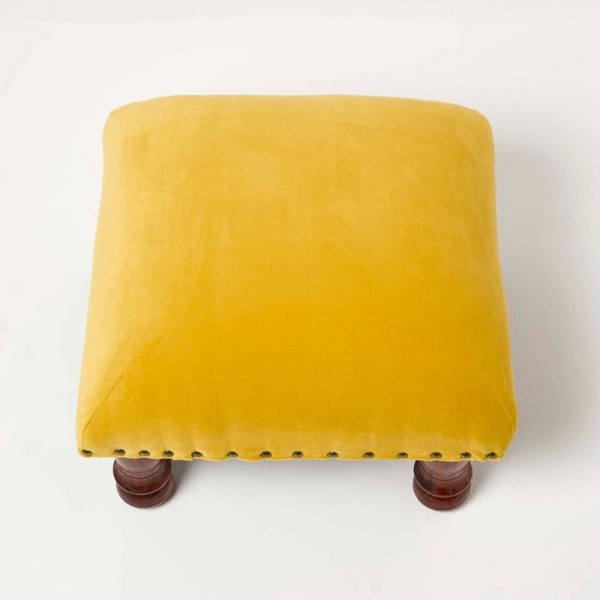 Homescapes Fußhocker Samthocker Mable – senfgelb mit Holzbeinen, 40 x 40 x 25 cm Bild 3