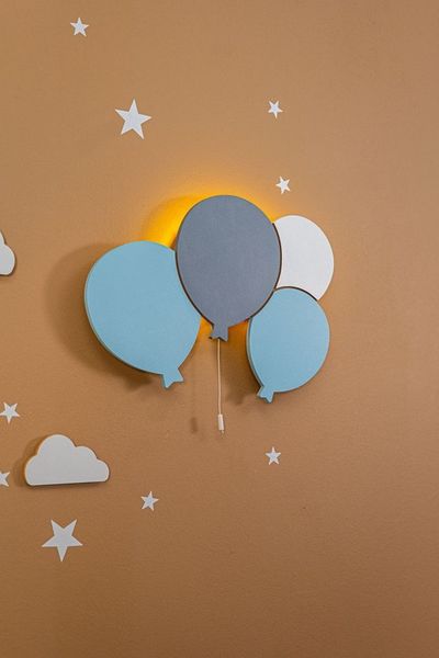 COZYCOLLECTIONS LED Wandleuchte LED-Wandnachtlicht Blaue Ballons in Holzoptik, LED, Warmweiß, Montessori-Design: ruhige Formen, warmes LED, kabellos