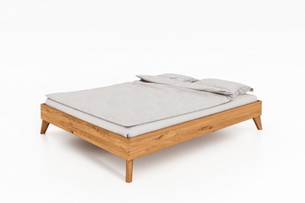 Bett Gerg 3 aus Wildeiche massiv 200x200 cm ohne Kopfteil mit Holzbeinen