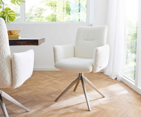 Drehstuhl Jova-Flex mit Armlehnen Bouclé Weiß Kreuzgestell breit Edelstahl 360° drehbar Taschenfederkern