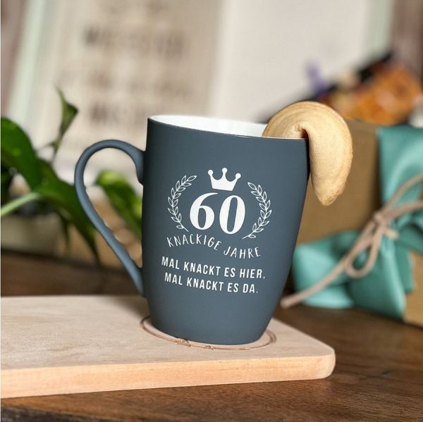 Spruchreif® Tasse SOFT-TOUCH-Tasse mit beidseitiger Gravur, Geschenke für die Familie
