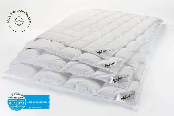 fjödur Daunenbettdecke Fleur, Füllung: 90% Daunen 10 % Federn, Bezug: Bio-Baumwolle, Bettdecken 135 x 200 cm und in vielen weiteren Größen erhältlich.
