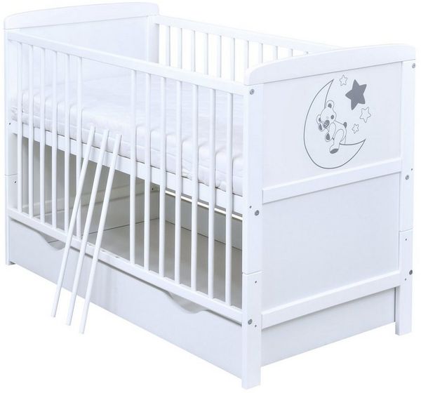 Baby-Delux Babybett Felix Teddy Mond Motiv Bettkasten, Kinderbett Gitterbett 140x70 weiß mit Beißschienen Schublade, Matratze